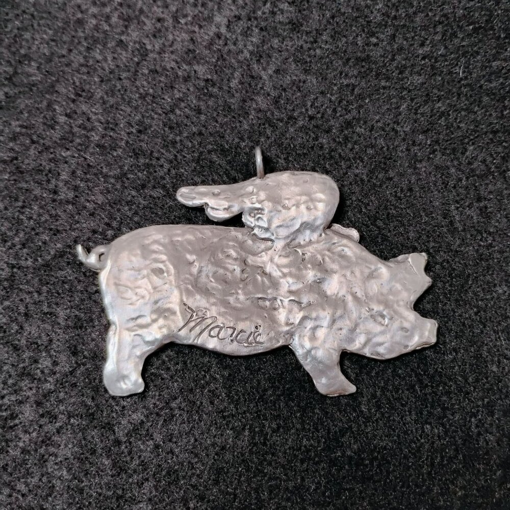 Marcie Preisler Flying Pig Pewter Pendant With Hearts & Flowers Handmade Signed - Picture 2 of 8